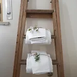 12 Living Apartment *