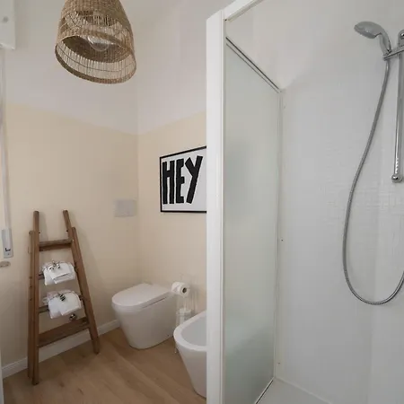 12 Living Apartment *
