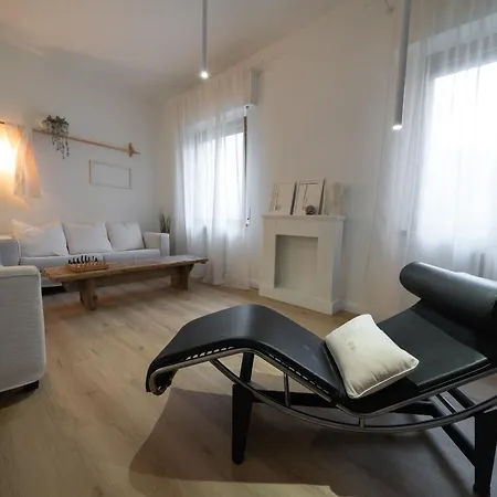 12 Living Apartment